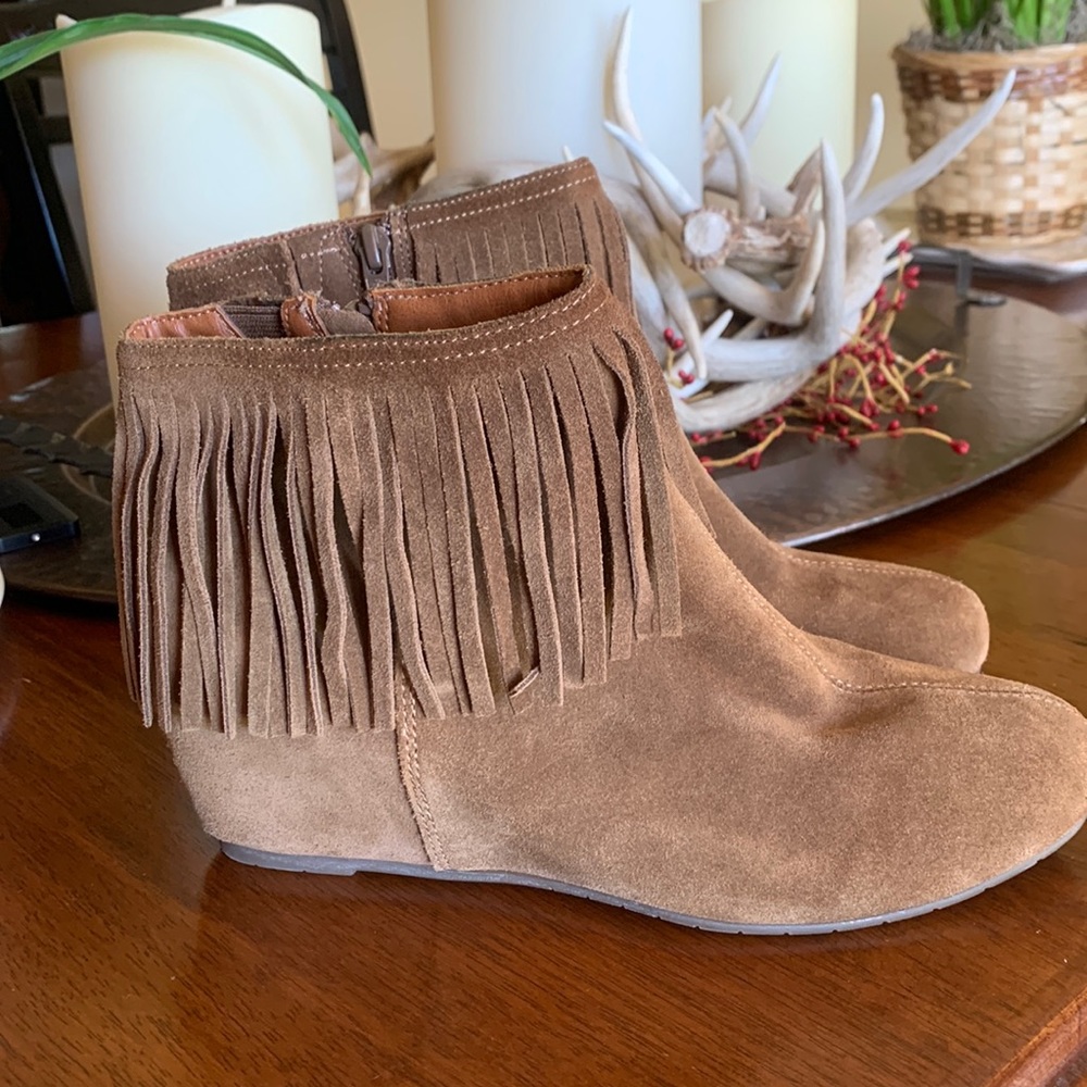 COMFORTIVA WEDGE FRINGE SUEDE BOOTIES  SHORT BOOTS 8.5